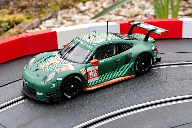 23950 Carrera Digital 124 Porsche 911 RSR Proton Competition Nr. 93 - 23950 im Bestand