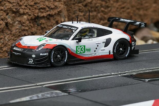 30890 Carrera Digital 132 Porsche 911 RSR Team Porsche E. Bamber P. Pilet N. Tandy 24h Le Mans Nr.93 - 30890