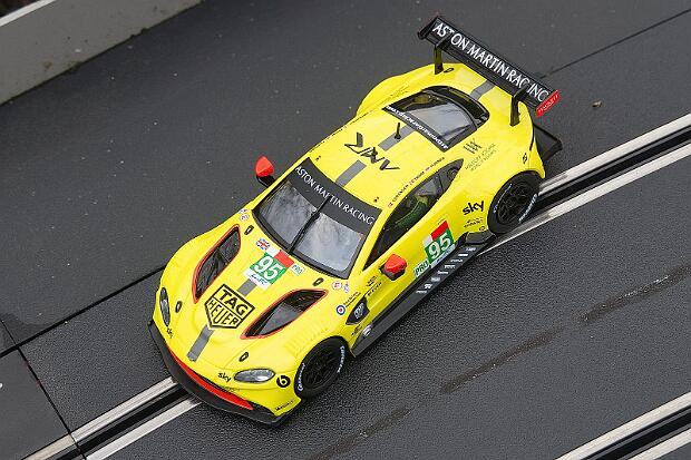 30930 Carrera Digital 132 Aston Martin Vantage GTE Aston Martin Racing Nr.95 - 30930